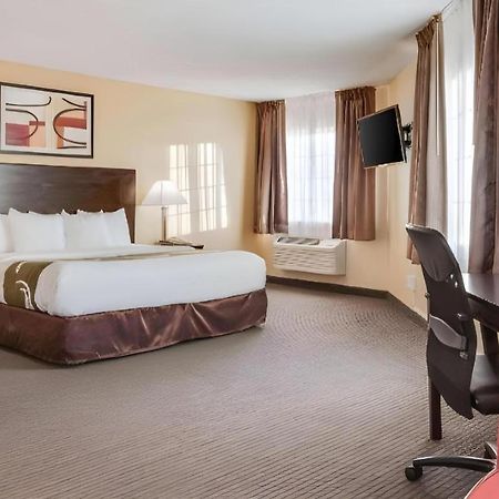 Quality Inn & Suites Arbor Esterno foto