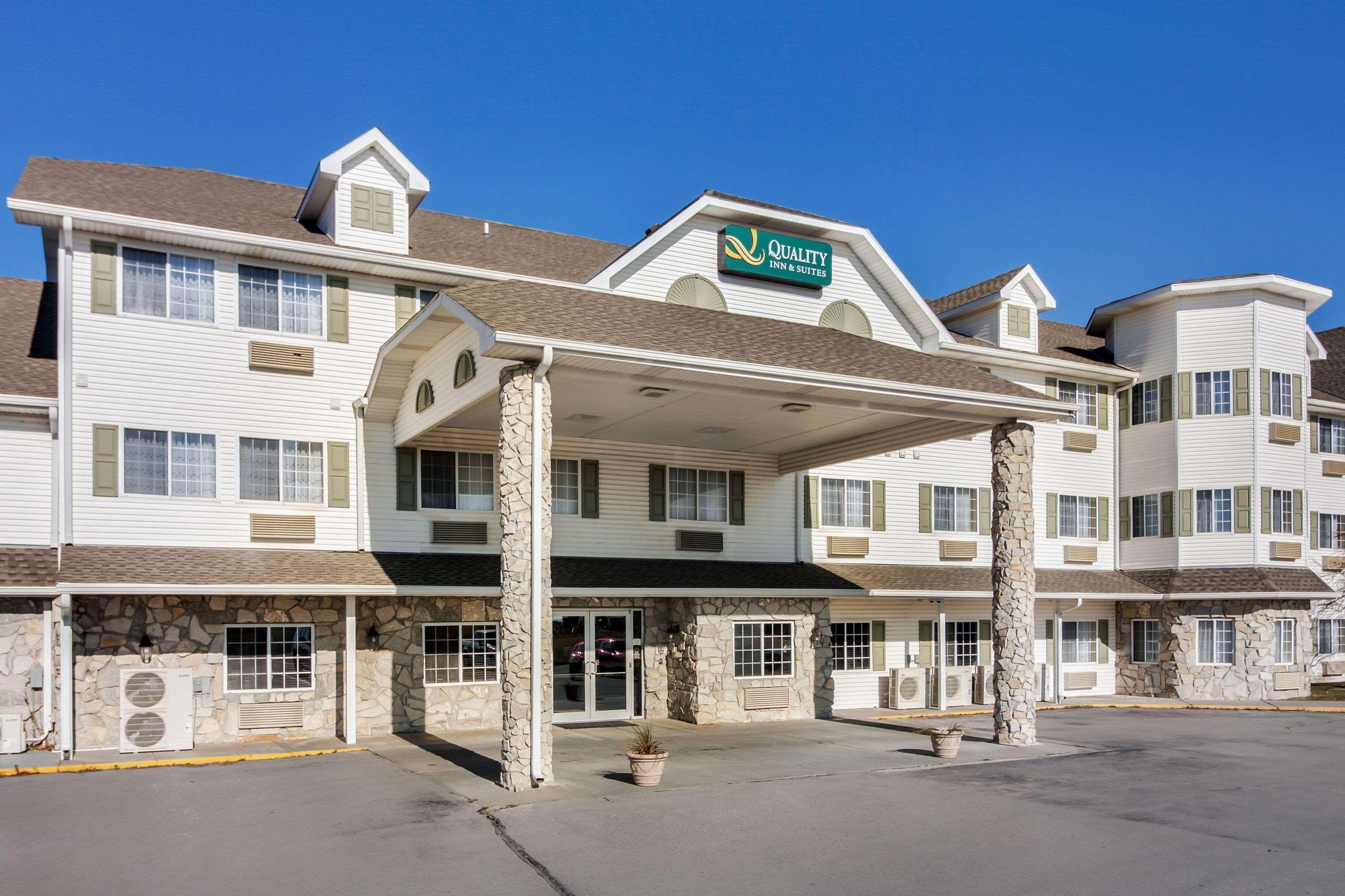 Quality Inn & Suites Arbor Esterno foto