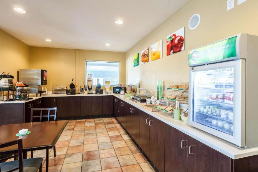 Quality Inn & Suites Arbor Esterno foto