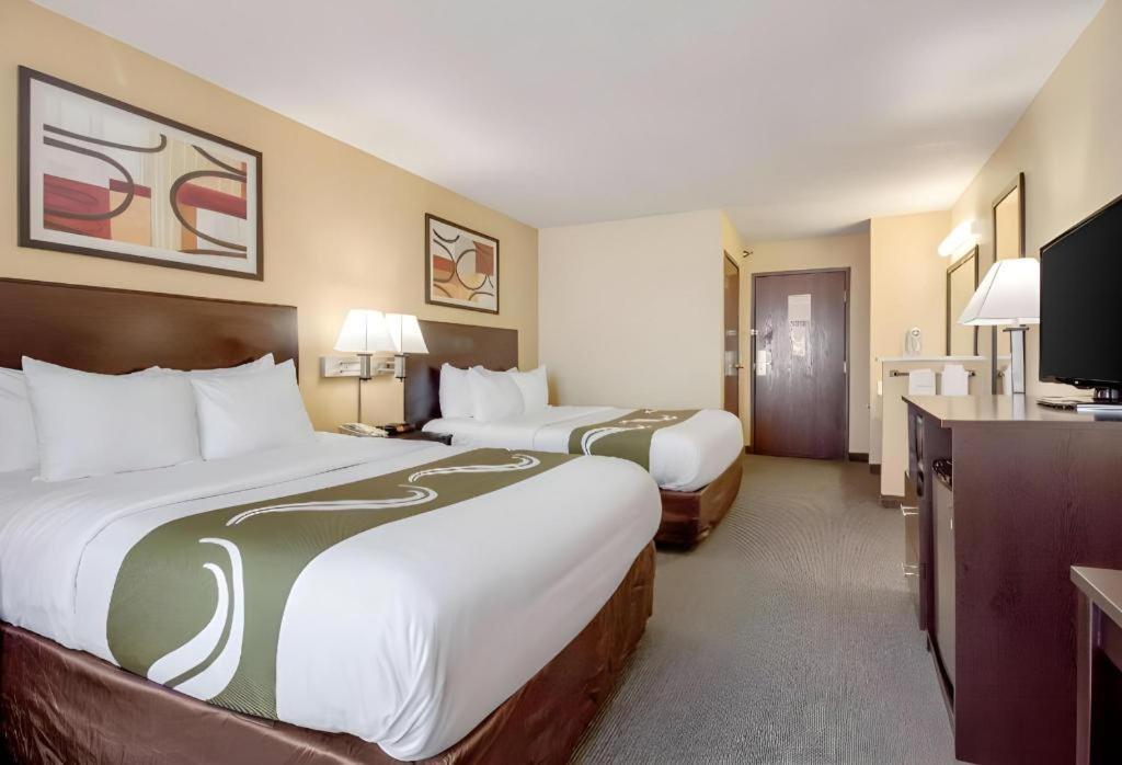 Quality Inn & Suites Arbor Esterno foto