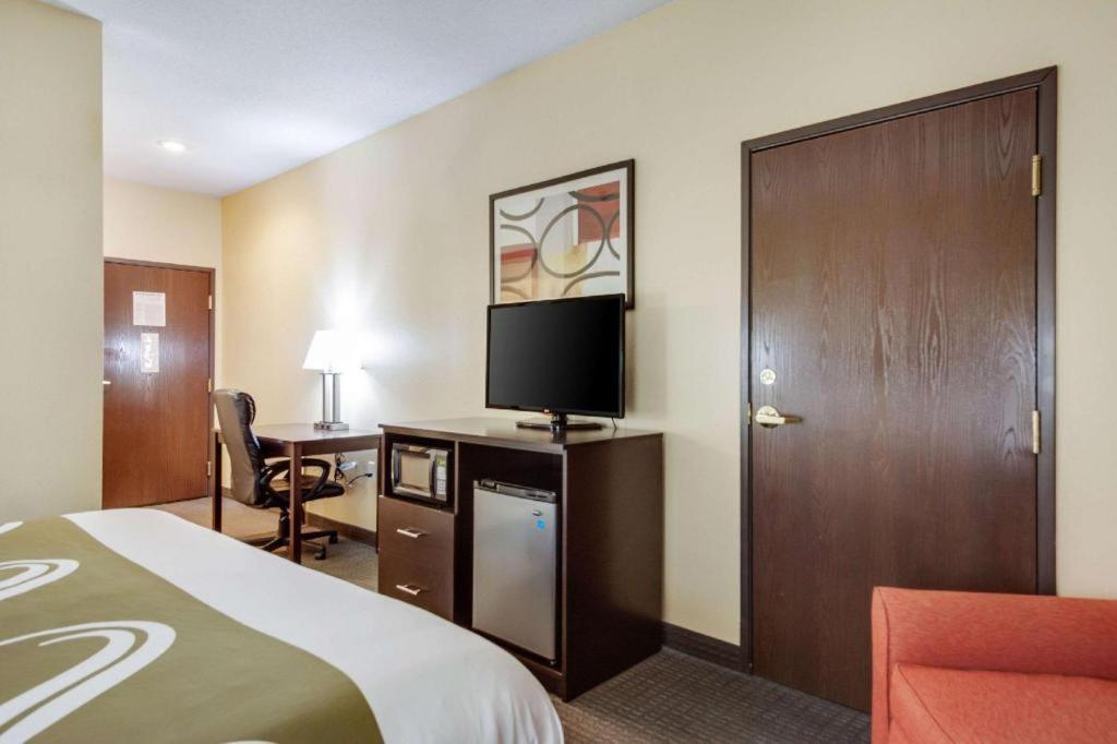 Quality Inn & Suites Arbor Esterno foto