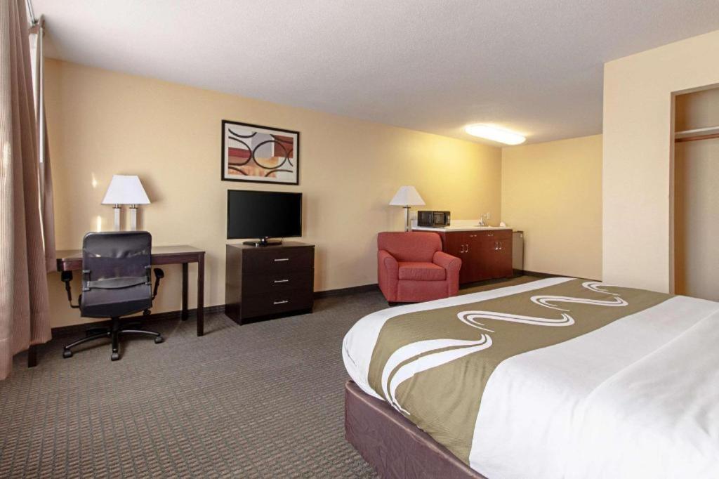 Quality Inn & Suites Arbor Esterno foto
