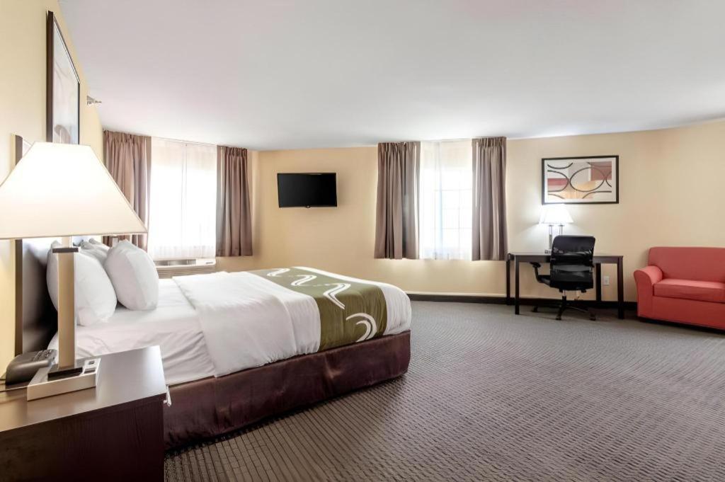 Quality Inn & Suites Arbor Esterno foto