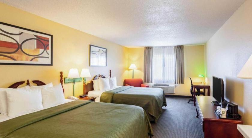 Quality Inn & Suites Arbor Esterno foto