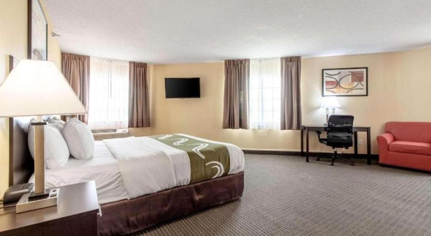 Quality Inn & Suites Arbor Esterno foto